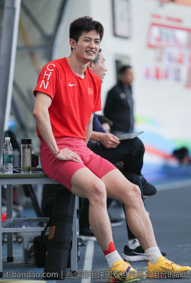 当今羽毛球男双世界第一组合的战绩与技术特点